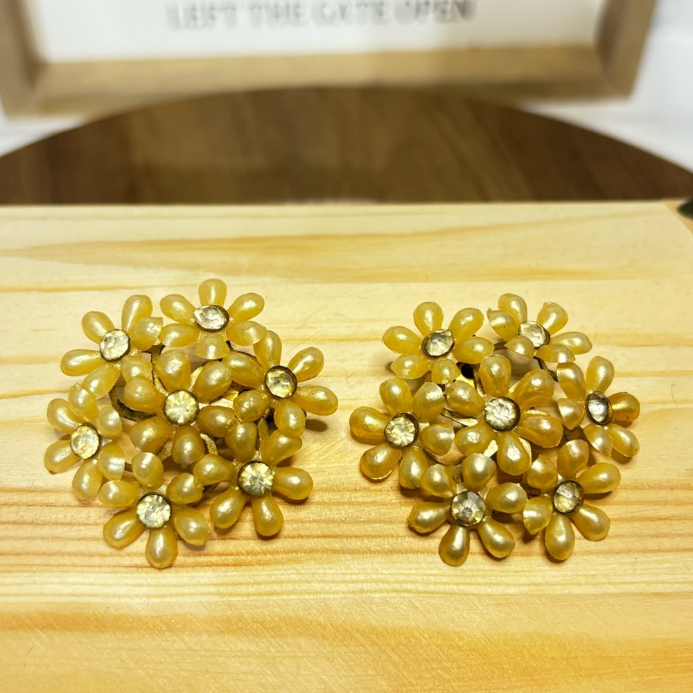 SOLD Vintage clip on earrings, cream colored and flower shaped, early plastics.